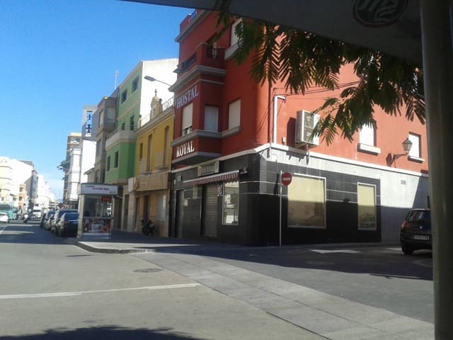 Hôtel à vendre à Oliva - 525 000 € (Ref: 9002465)