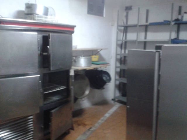 Hôtel à vendre à Oliva - 525 000 € (Ref: 9002465)