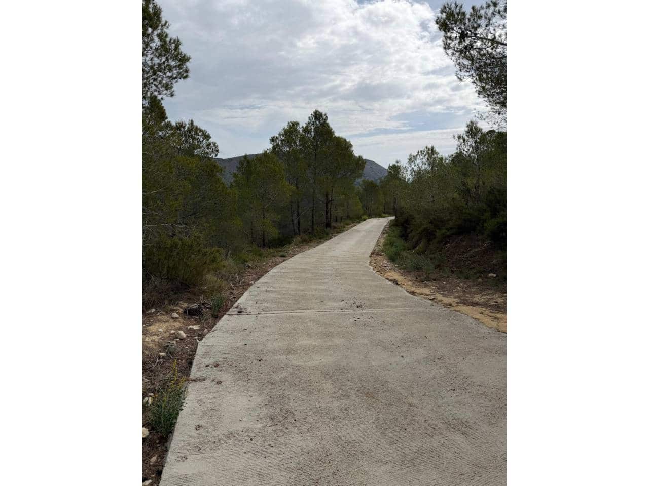 Teren niezagospodarowany na sprzedaż w Guadalest - 95 000 € (Ref: 9002469)