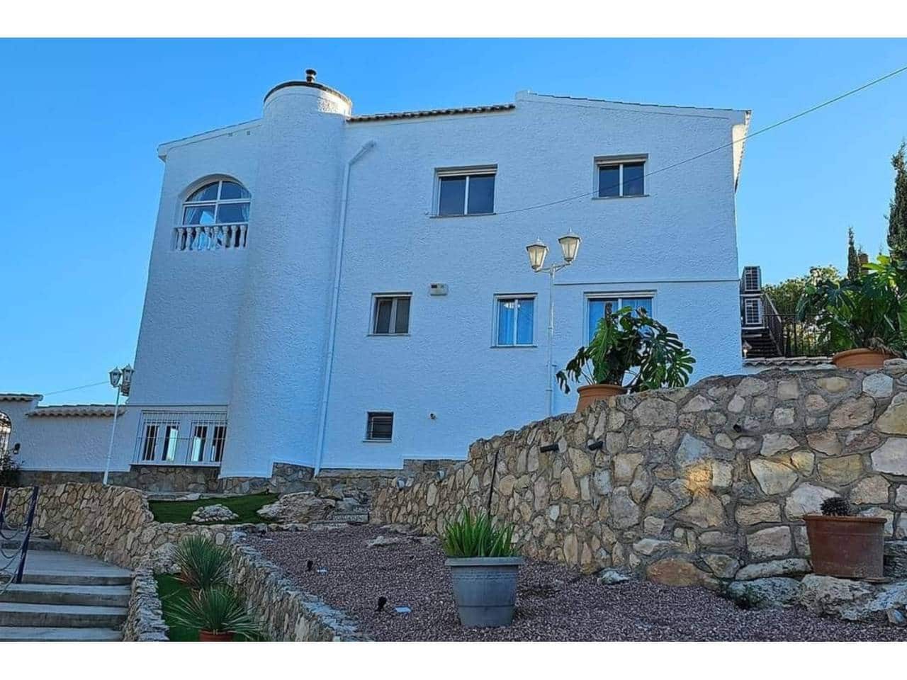 4 Zimmer Villa zu verkaufen in Pilar de la Horadada mit Pool Garage - 699.000 € (Ref: 9190784)