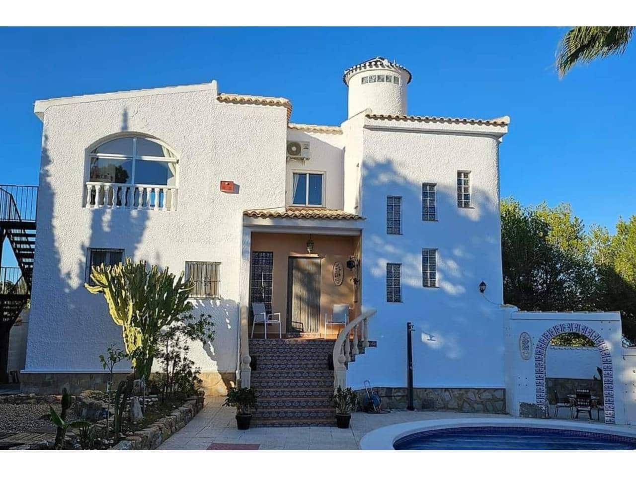 4 Zimmer Villa zu verkaufen in Pilar de la Horadada mit Pool Garage - 699.000 € (Ref: 9190784)