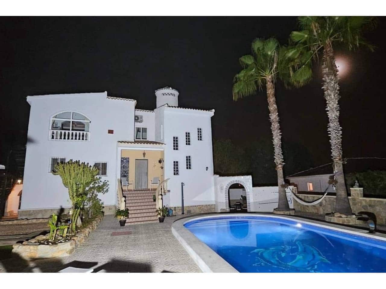 4 Zimmer Villa zu verkaufen in Pilar de la Horadada mit Pool Garage - 699.000 € (Ref: 9190784)