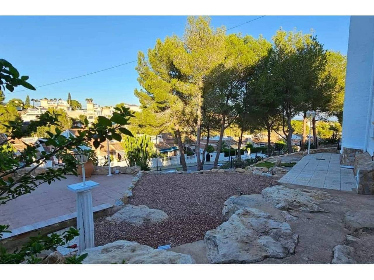 4 Zimmer Villa zu verkaufen in Pilar de la Horadada mit Pool Garage - 699.000 € (Ref: 9190784)