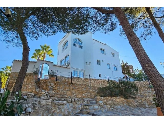 4 Zimmer Villa zu verkaufen in Pilar de la Horadada mit Pool Garage - 699.000 € (Ref: 9190784)