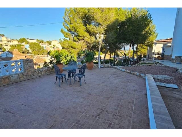 4 Zimmer Villa zu verkaufen in Pilar de la Horadada mit Pool Garage - 699.000 € (Ref: 9190784)