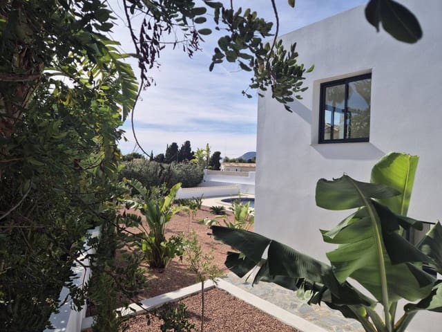 4 soveværelse Villa til salg i Calpe / Calp med swimmingpool - € 840.000 (Ref: 9349112)