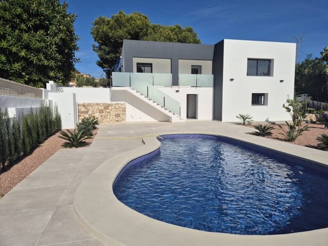 4 soveværelse Villa til salg i Calpe / Calp med swimmingpool - € 840.000 (Ref: 9349112)