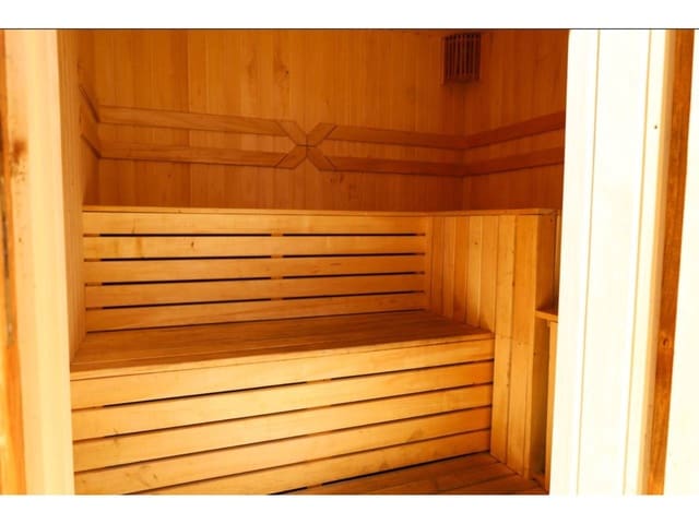 Apartamento de 1 habitación en Torrevieja en venta con piscina garaje - 185.000 € (Ref: 9465116)