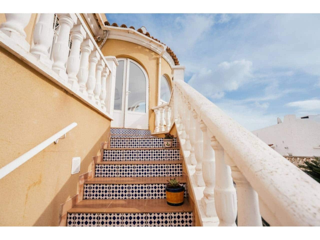 Chalet de 4 habitaciones en Orihuela en venta con piscina garaje - 399.000 € (Ref: 9480829)