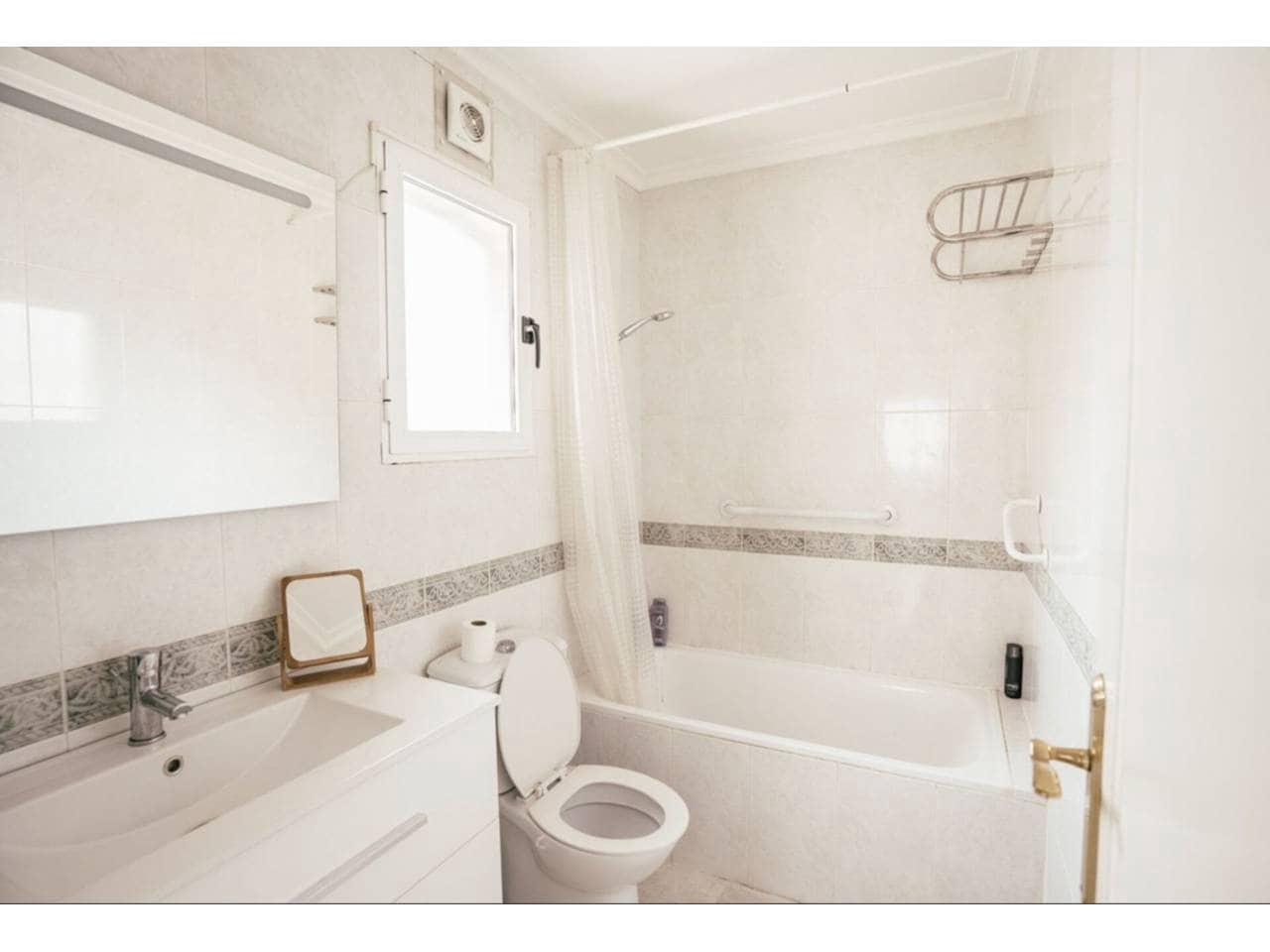 Chalet de 4 habitaciones en Orihuela en venta con piscina garaje - 399.000 € (Ref: 9480829)