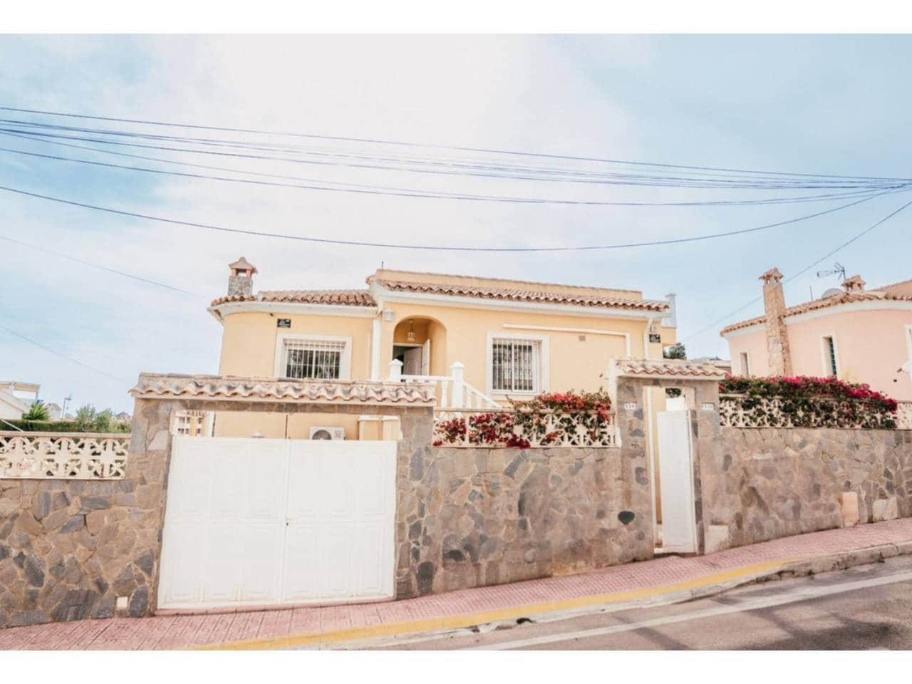 Chalet de 4 habitaciones en Orihuela en venta con piscina garaje - 399.000 € (Ref: 9480829)