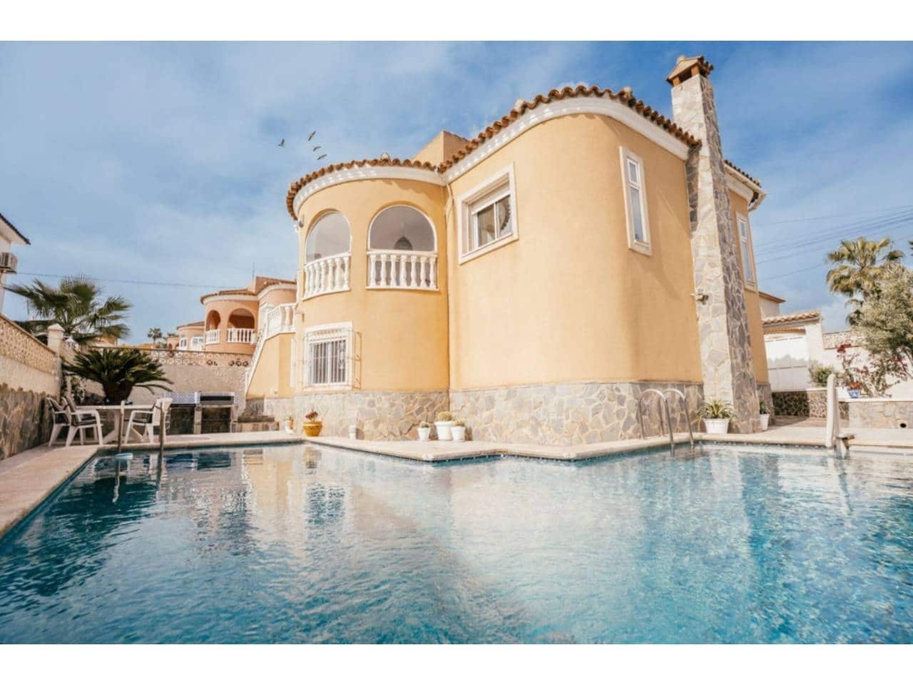 Chalet de 4 habitaciones en Orihuela en venta con piscina garaje - 399.000 € (Ref: 9480829)