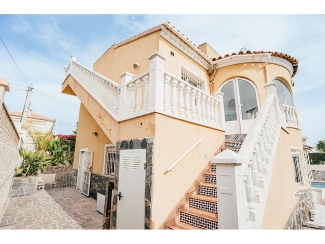 Chalet de 4 habitaciones en Orihuela en venta con piscina garaje - 399.000 € (Ref: 9480829)