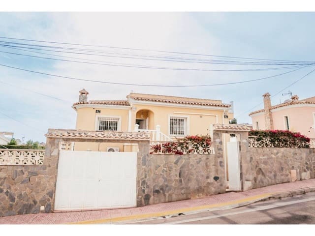 Chalet de 4 habitaciones en Orihuela en venta con piscina garaje - 399.000 € (Ref: 9480829)