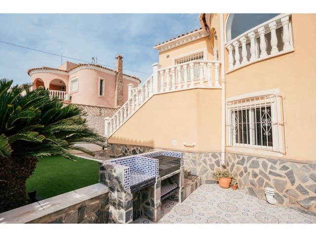 Chalet de 4 habitaciones en Orihuela en venta con piscina garaje - 399.000 € (Ref: 9480829)