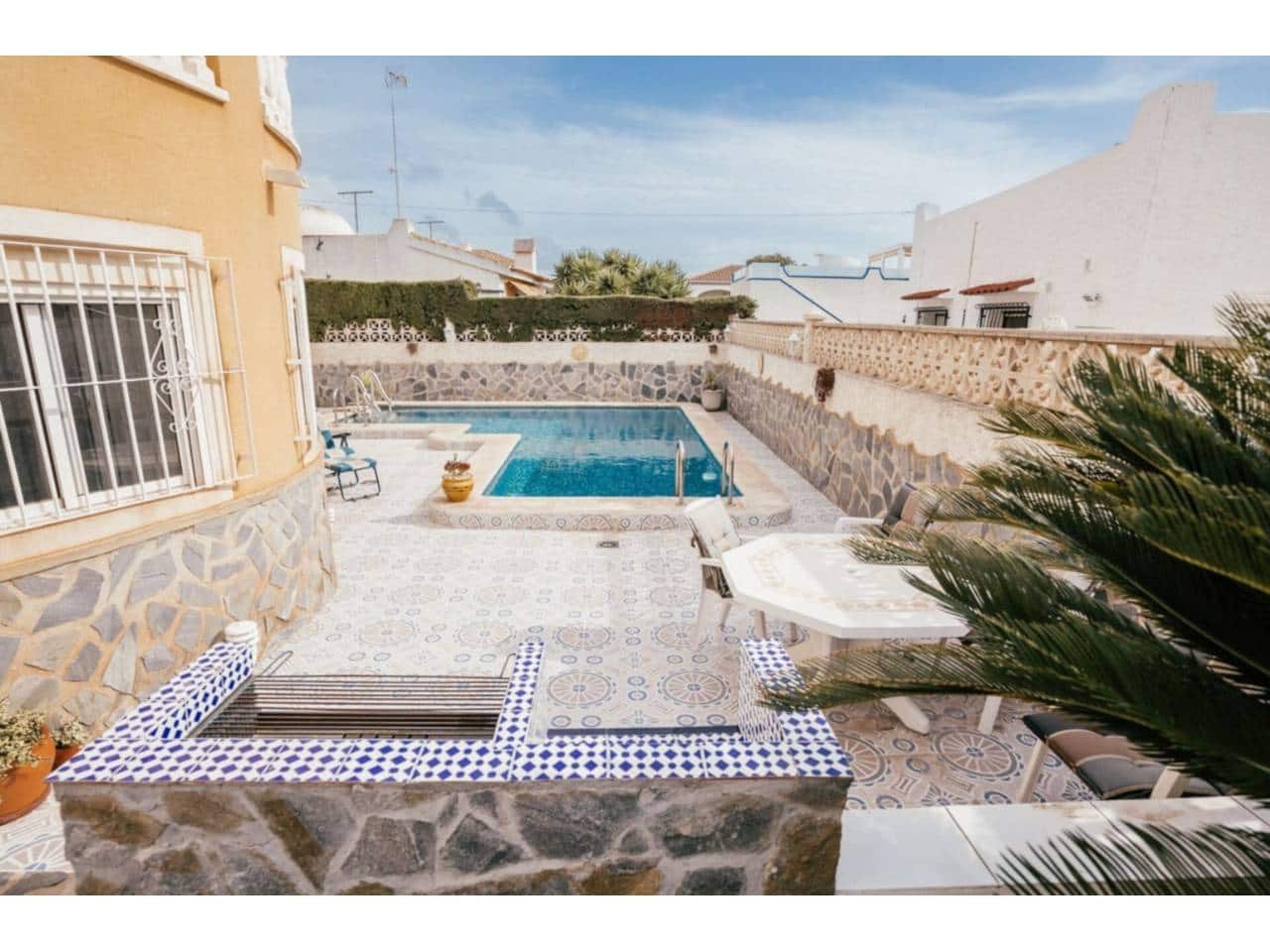 Chalet de 4 habitaciones en Orihuela en venta con piscina garaje - 399.000 € (Ref: 9480829)