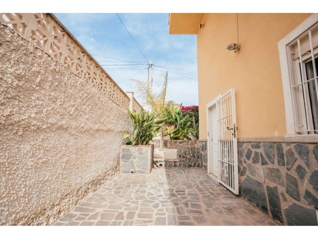 Chalet de 4 habitaciones en Orihuela en venta con piscina garaje - 399.000 € (Ref: 9480829)