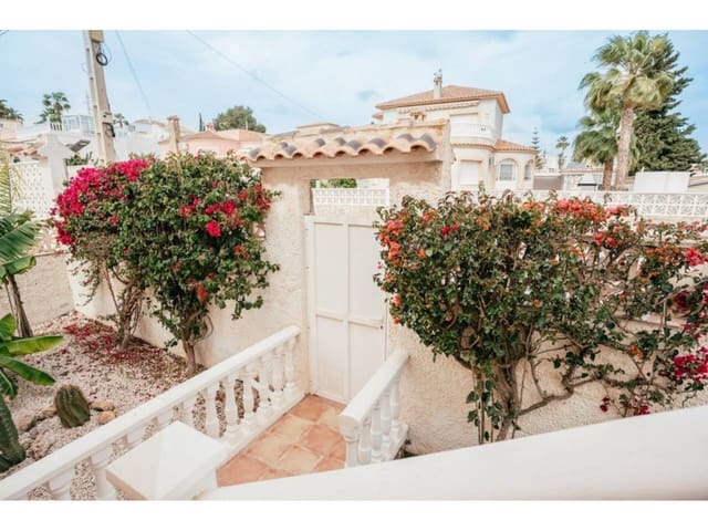 Chalet de 4 habitaciones en Orihuela en venta con piscina garaje - 399.000 € (Ref: 9480829)