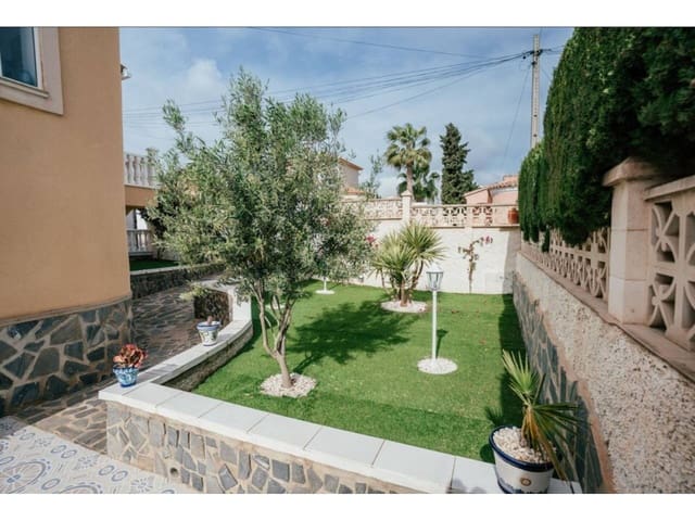 Chalet de 4 habitaciones en Orihuela en venta con piscina garaje - 399.000 € (Ref: 9480829)