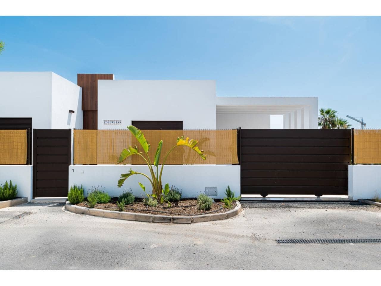 3 quarto Moradia para venda em Los Alcazares com piscina garagem - 710 000 € (Ref: 9488047)