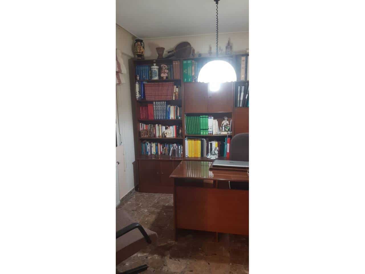 5 bedroom Villa for sale in L'Atzuvia with garage - € 350,000 (Ref: 9547410)