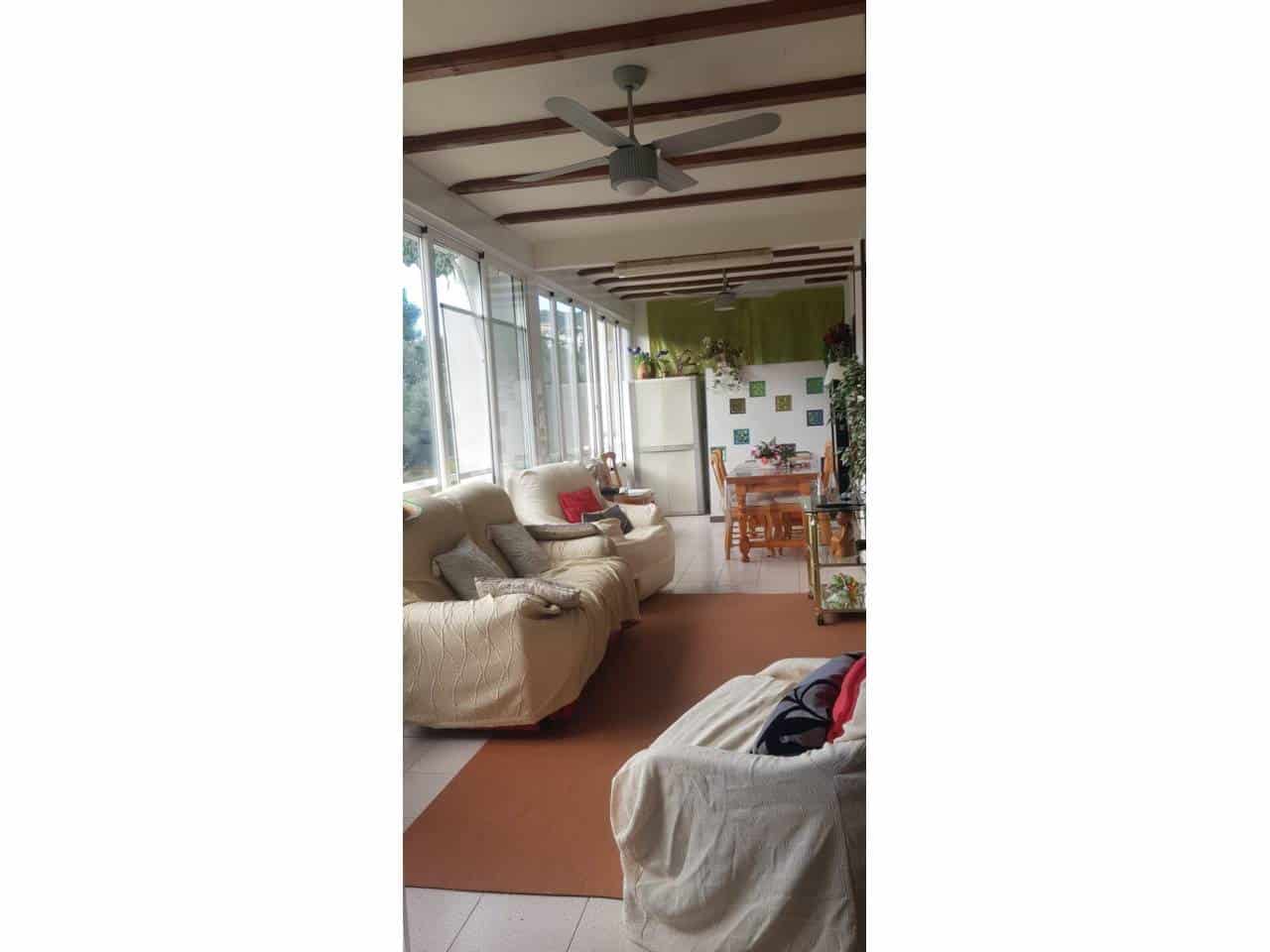 5 bedroom Villa for sale in L'Atzuvia with garage - € 350,000 (Ref: 9547410)