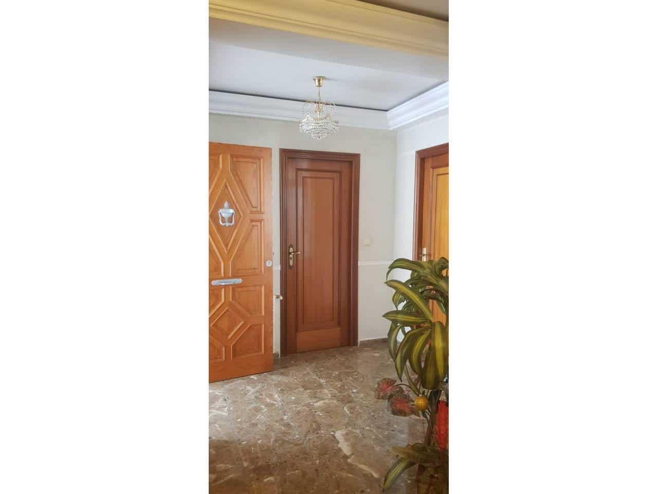 5 bedroom Villa for sale in L'Atzuvia with garage - € 350,000 (Ref: 9547410)