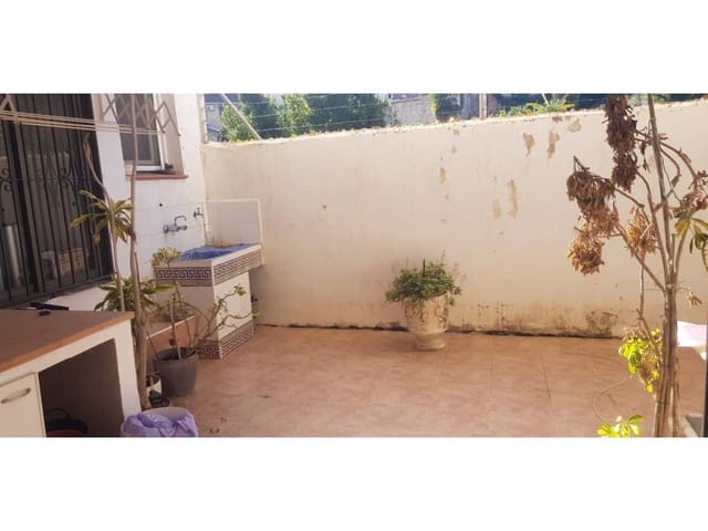 5 bedroom Villa for sale in L'Atzúvia with garage - € 350,000 (Ref: 9547410)