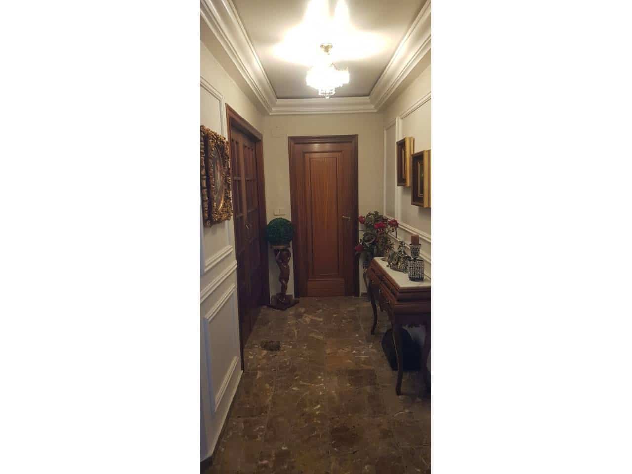 5 bedroom Villa for sale in L'Atzuvia with garage - € 350,000 (Ref: 9547410)