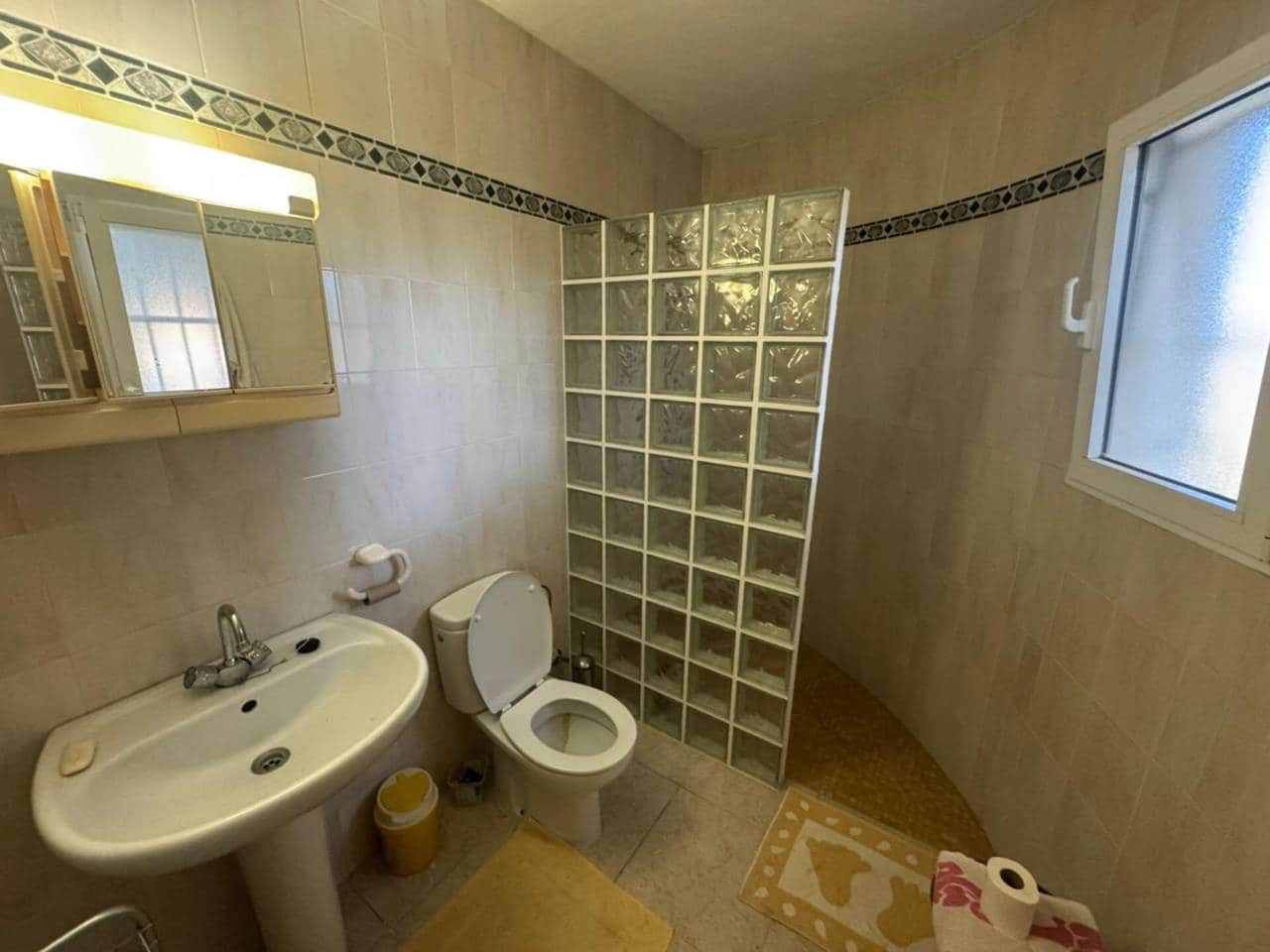 4 makuuhuone Huvila myytävänä paikassa Sella mukana uima-altaan 
autotalli - 800 000 € (Ref: 9625139)