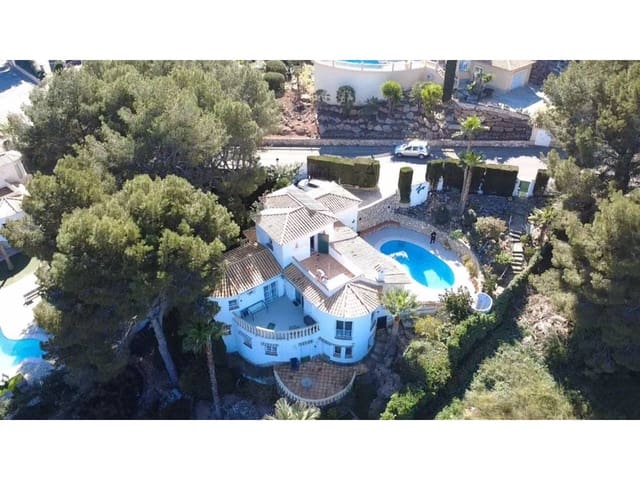 4 makuuhuone Huvila myytävänä paikassa Sella mukana uima-altaan 
autotalli - 800 000 € (Ref: 9625139)