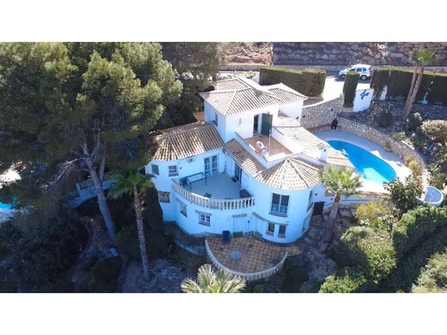 4 makuuhuone Huvila myytävänä paikassa Sella mukana uima-altaan 
autotalli - 800 000 € (Ref: 9625139)