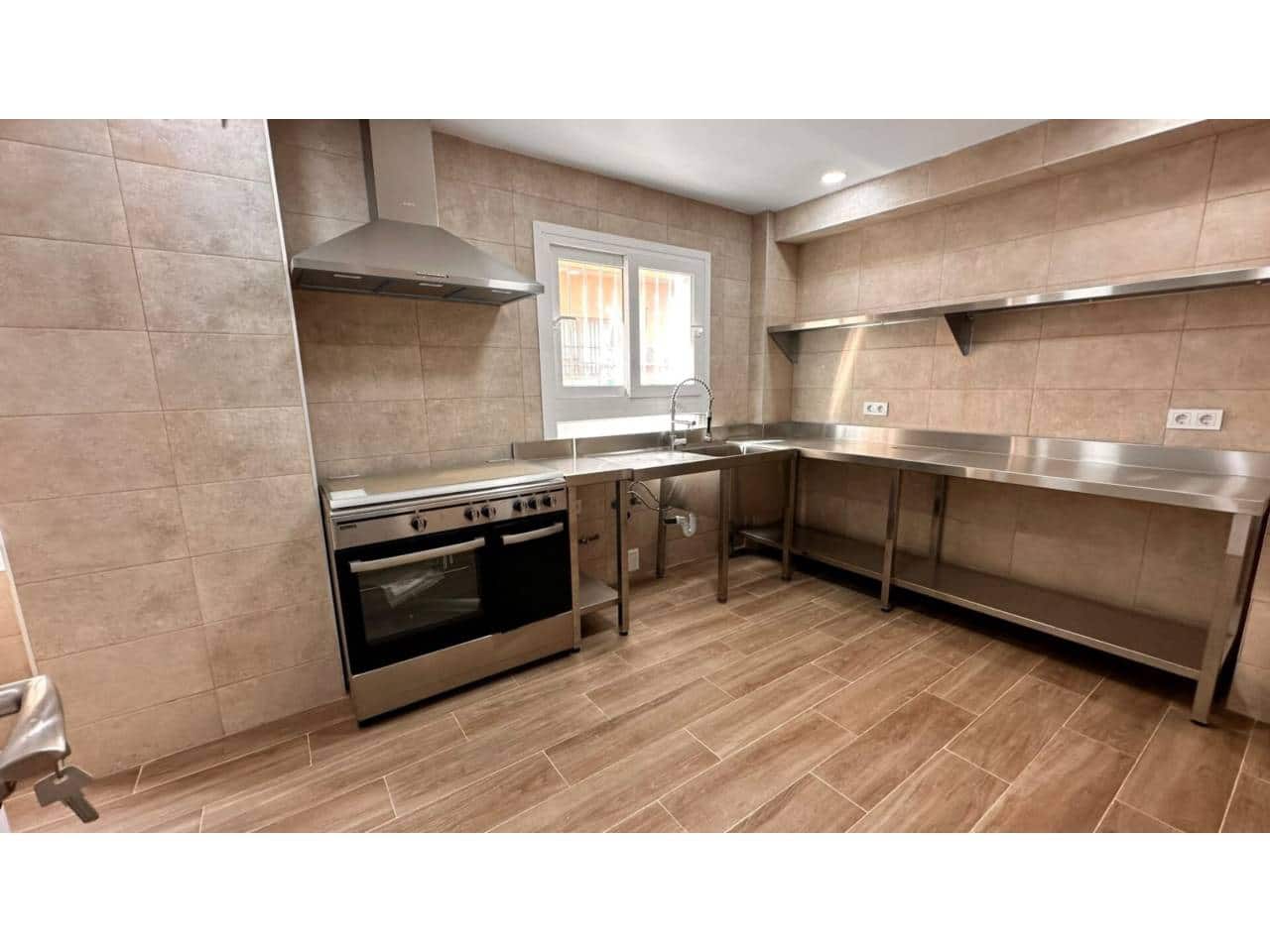 10 bedroom Hotel for sale in Calpe / Calp - € 419,000 (Ref: 9719359)