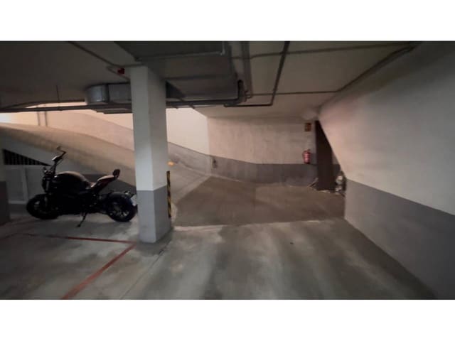 Garagem para arrendar em Pueblo, Calpe / Calp - 21 500 € (Ref: 9782890)