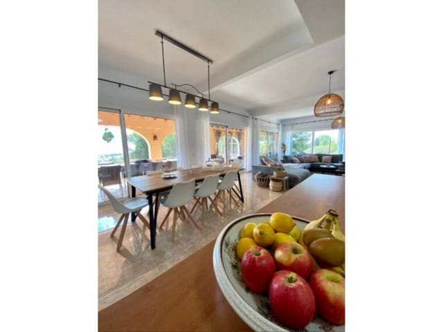 3 soveværelse Villa til salg i Benissa med swimmingpool garage - € 849.500 (Ref: 9872853)