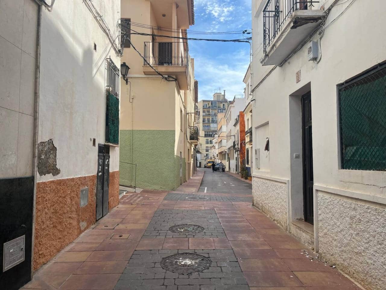 Hus til salgs i Calpe / Calp - € 115 000 (Ref: 9883874)