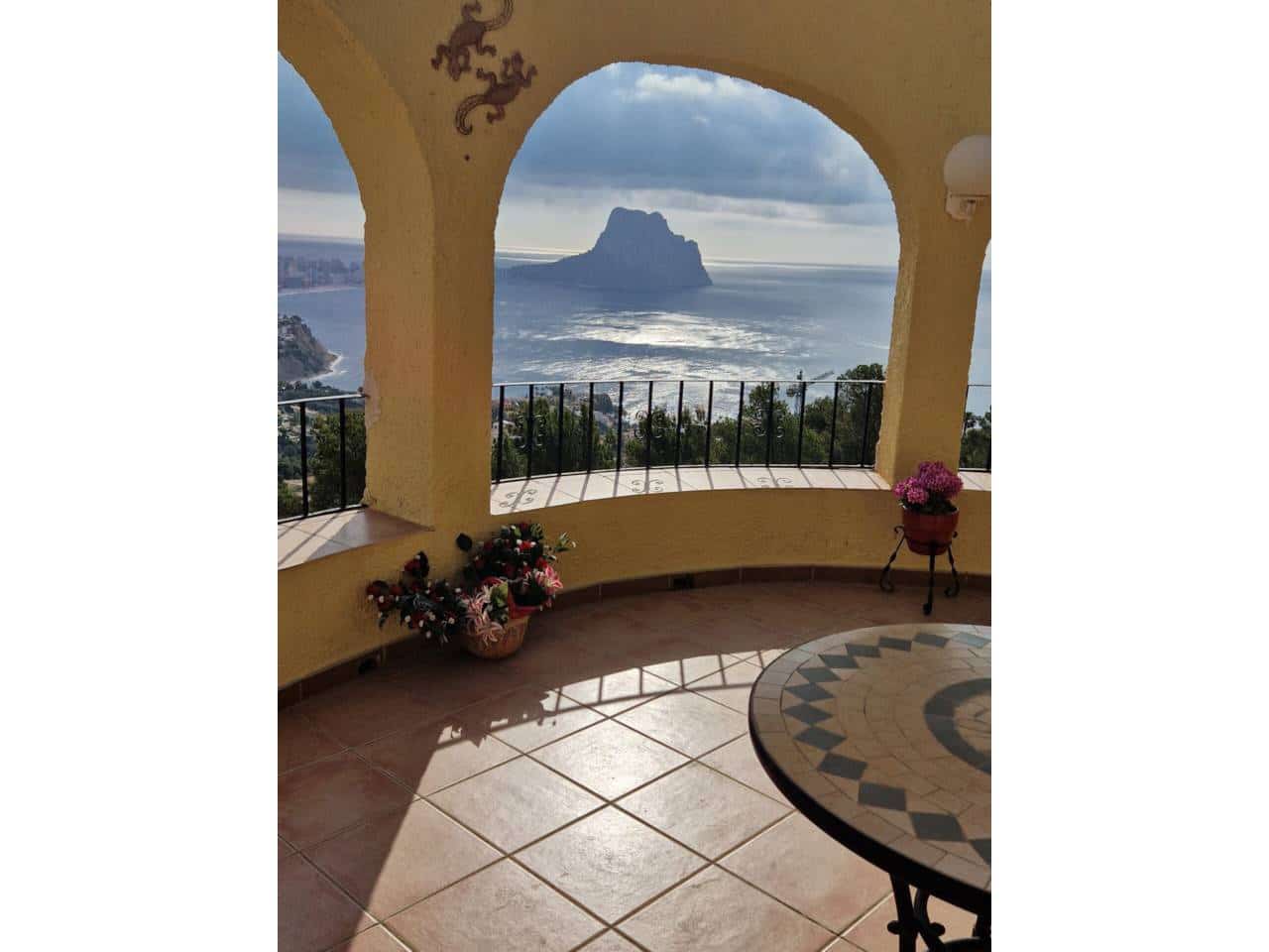 5 soverom Villa til salgs i Calpe / Calp med svømmebasseng garasje - € 560 000 (Ref: 9926607)