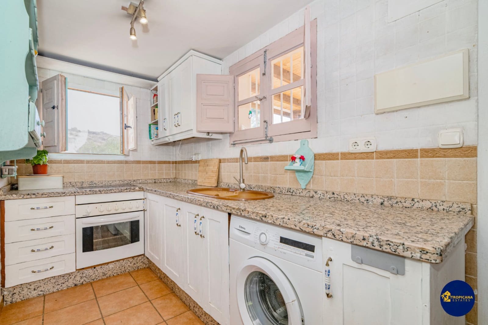 3 sypialnia Finka/Dom wiejski na sprzedaż w Salobrena z basenem garażem - 320 000 € (Ref: 10033229)