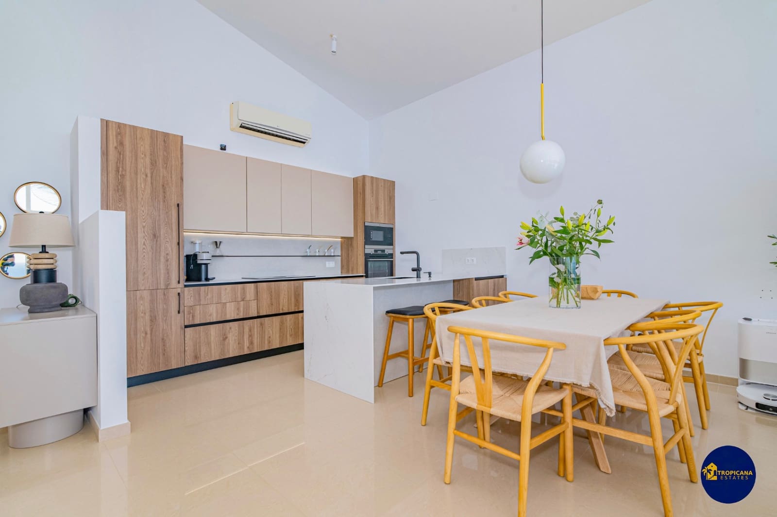 3 bedroom Villa for sale in Almunecar with pool garage - € 1,395,000 (Ref: 10130938)