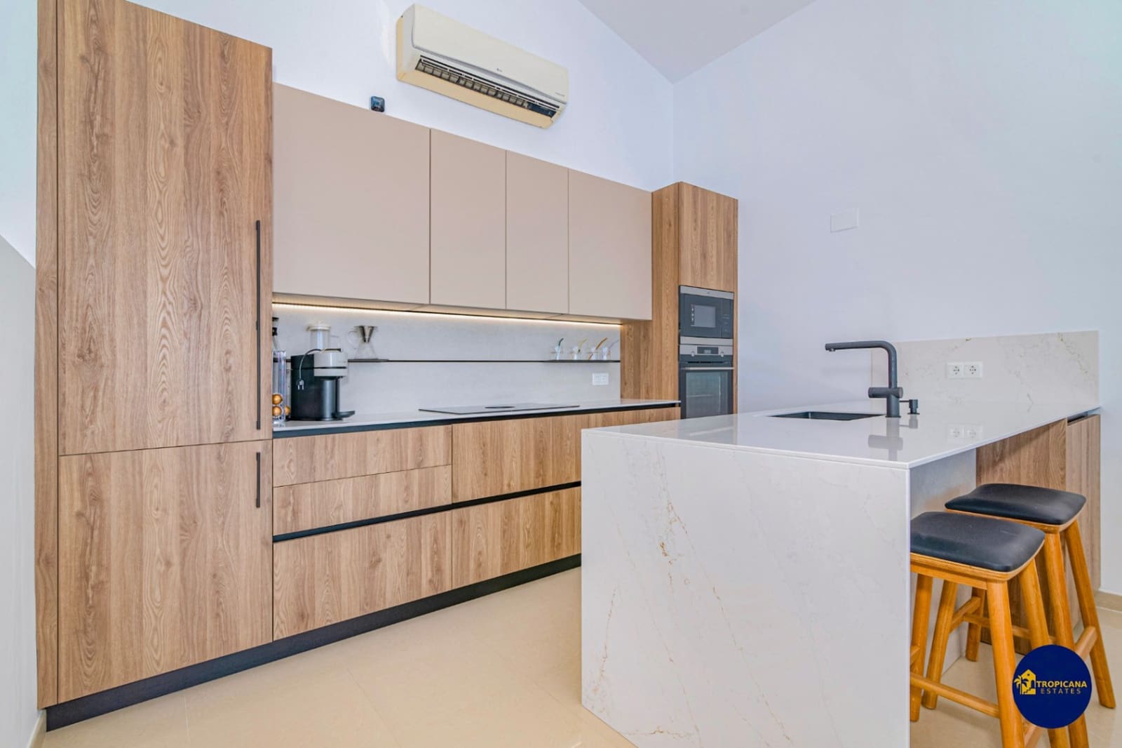 3 bedroom Villa for sale in Almunecar with pool garage - € 1,395,000 (Ref: 10130938)