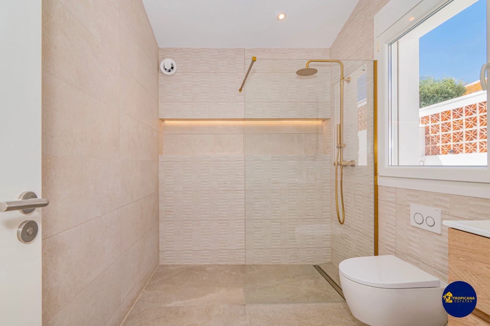 3 bedroom Villa for sale in Almunecar with pool garage - € 1,395,000 (Ref: 10130938)