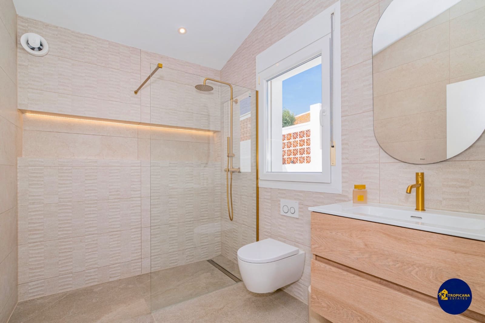3 bedroom Villa for sale in Almunecar with pool garage - € 1,395,000 (Ref: 10130938)