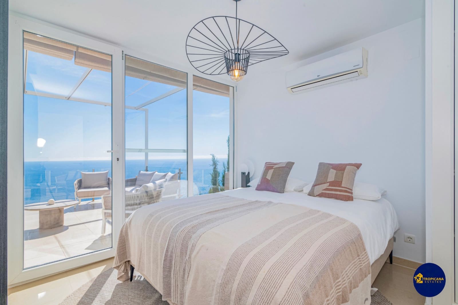3 bedroom Villa for sale in Almunecar with pool garage - € 1,395,000 (Ref: 10130938)