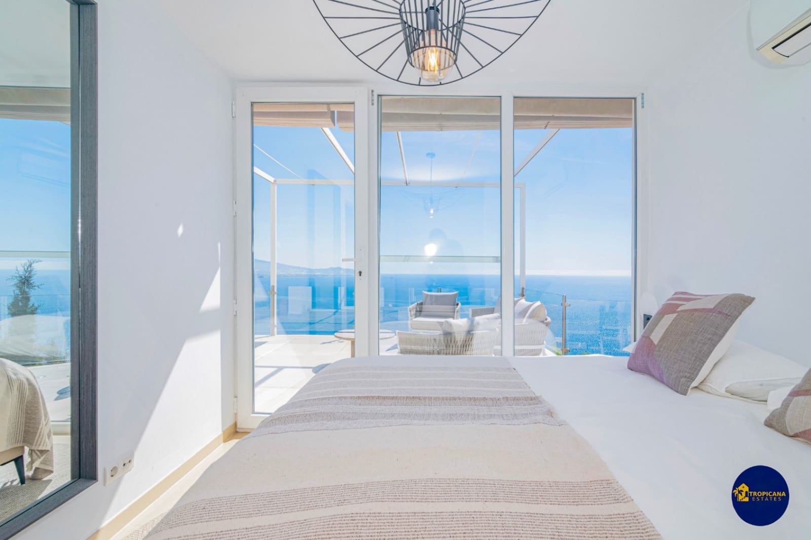 3 bedroom Villa for sale in Almunecar with pool garage - € 1,395,000 (Ref: 10130938)