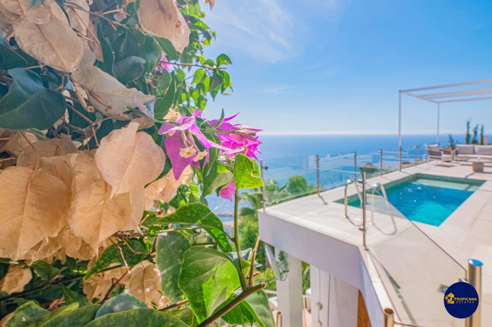 3 bedroom Villa for sale in Almunecar with pool garage - € 1,395,000 (Ref: 10130938)