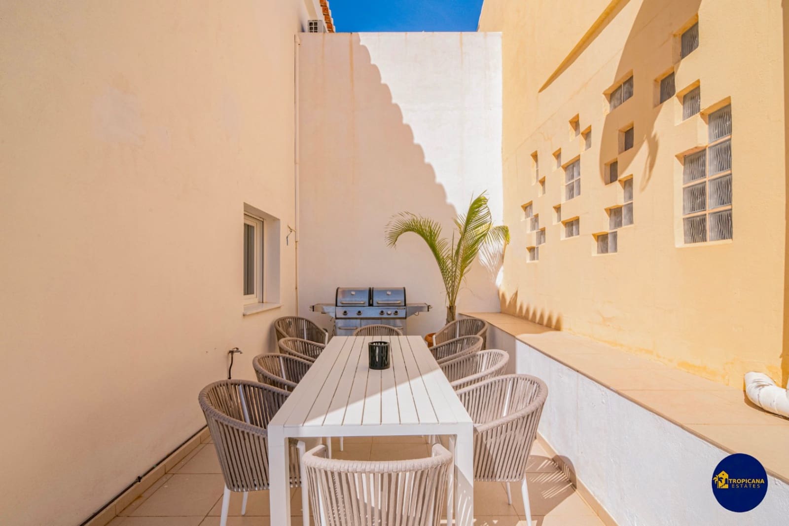 3 bedroom Villa for sale in Almunecar with pool garage - € 1,395,000 (Ref: 10130938)