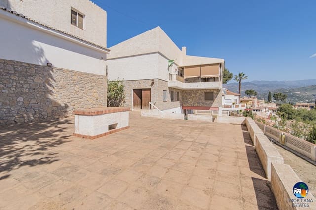 6 chambre Villa/Maison à vendre à Almuñécar avec garage - 650 000 € (Ref: 5300187)