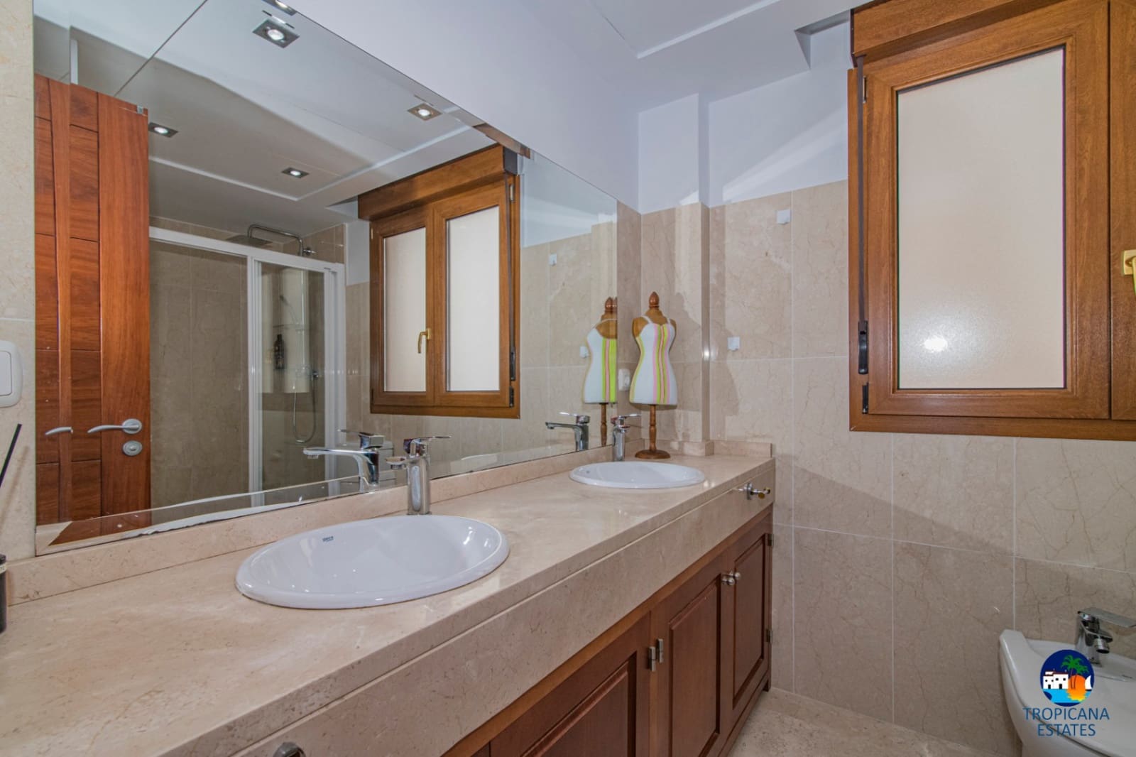 3 makuuhuone Rivitalo myytävänä paikassa Almunecar mukana uima-altaan 
autotalli - 355 000 € (Ref: 8868828)