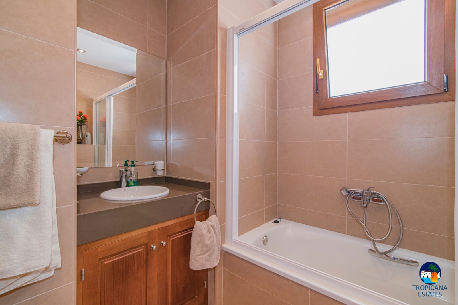 3 makuuhuone Rivitalo myytävänä paikassa Almunecar mukana uima-altaan 
autotalli - 355 000 € (Ref: 8868828)