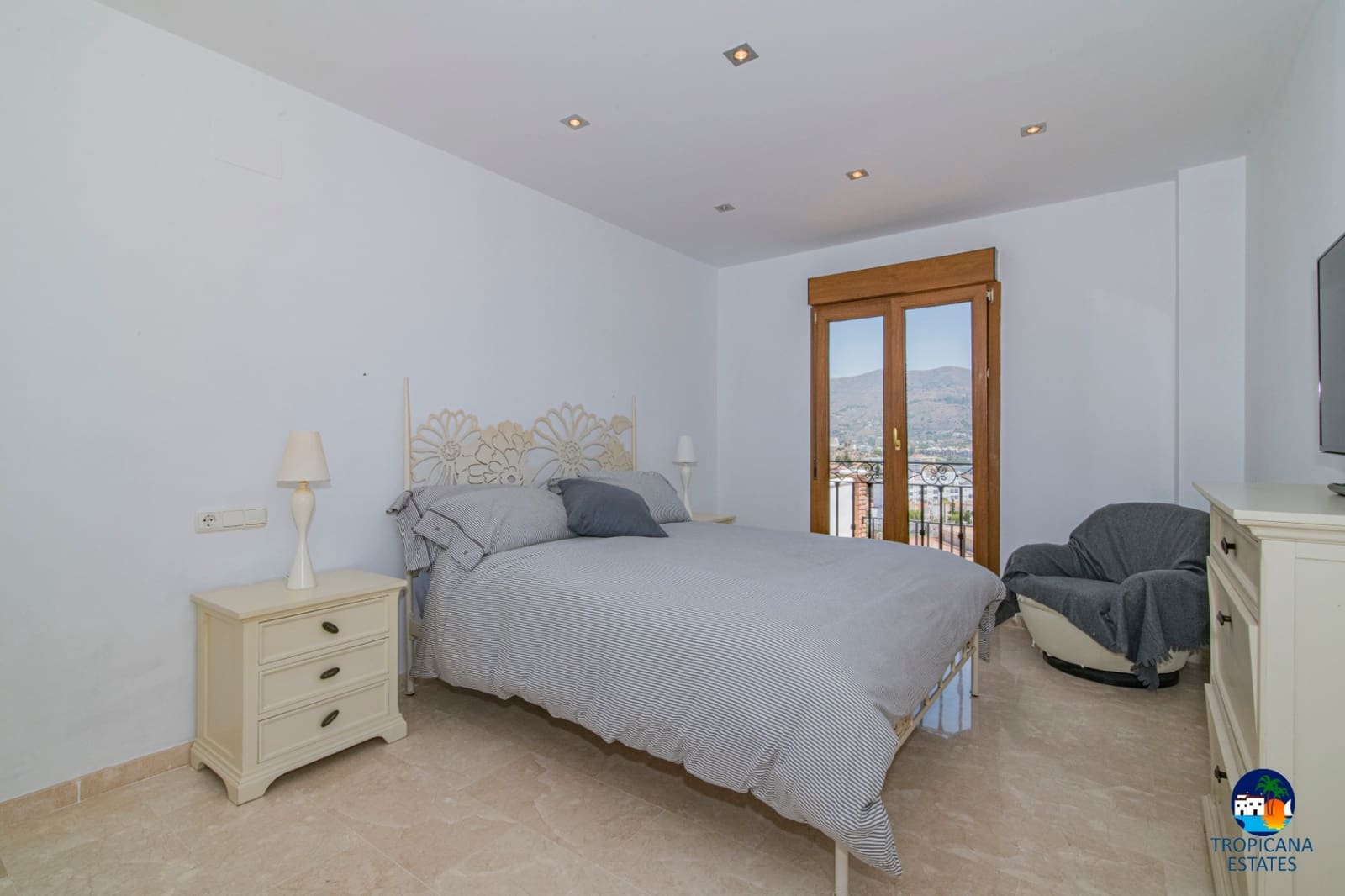 3 makuuhuone Rivitalo myytävänä paikassa Almunecar mukana uima-altaan 
autotalli - 355 000 € (Ref: 8868828)